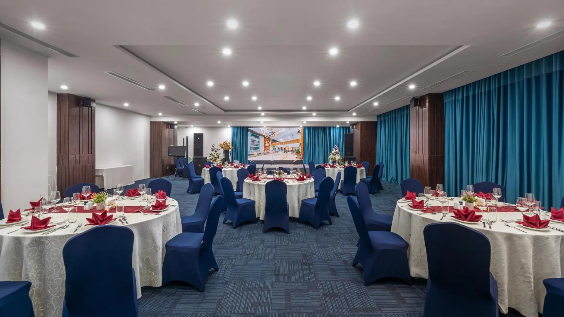 Canvas Danang Beach Hotel Vietname