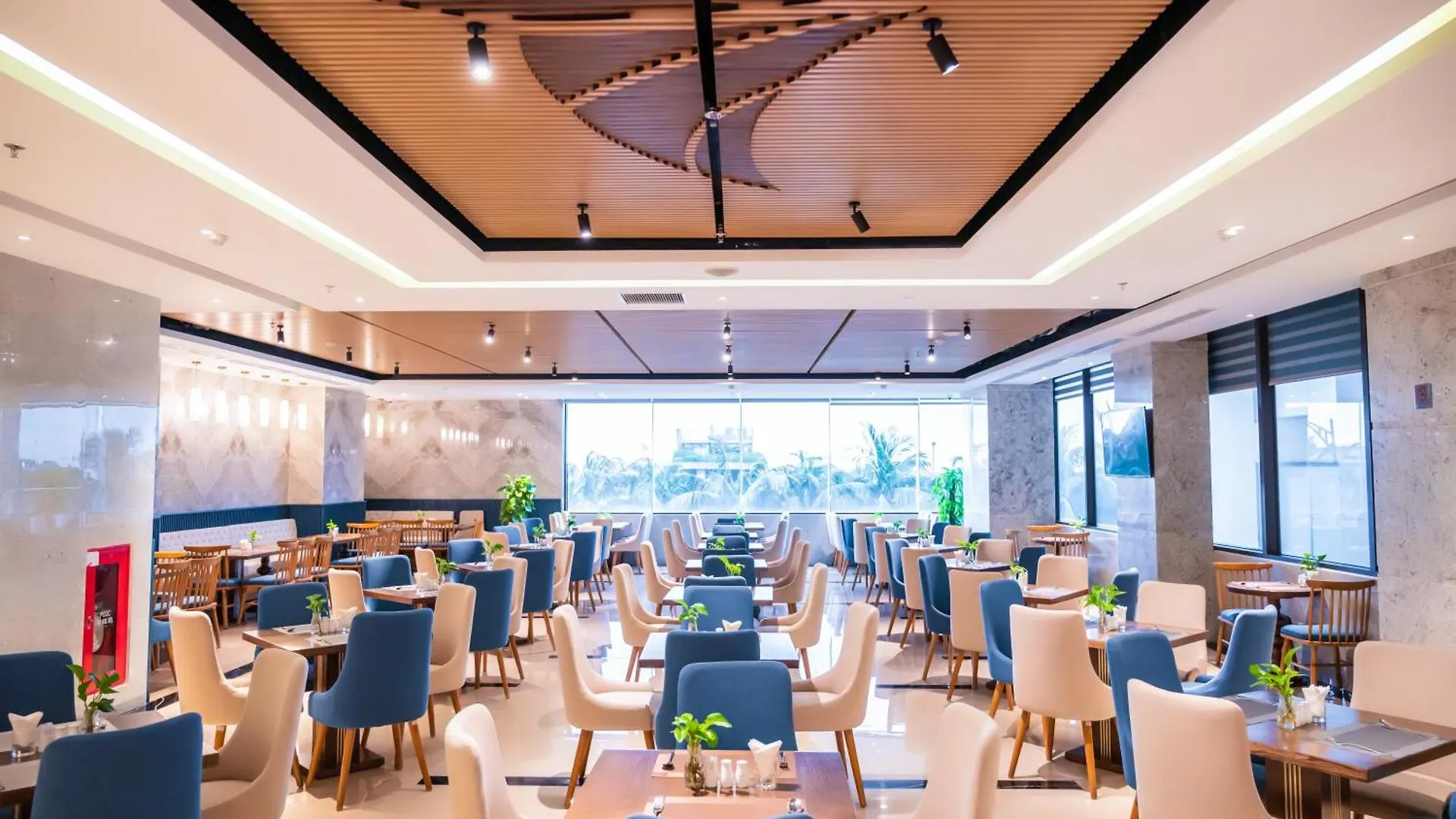 Canvas Danang Beach Hotel 4*, Da Nang