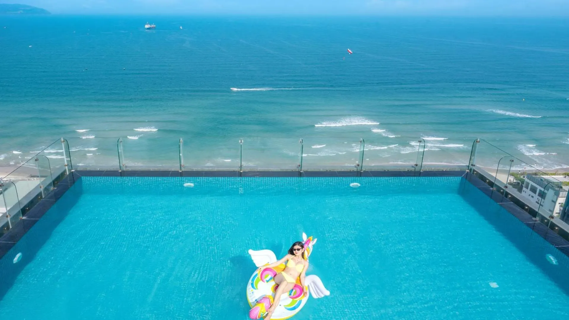 ****  Canvas Danang Beach Hotel Vietnam